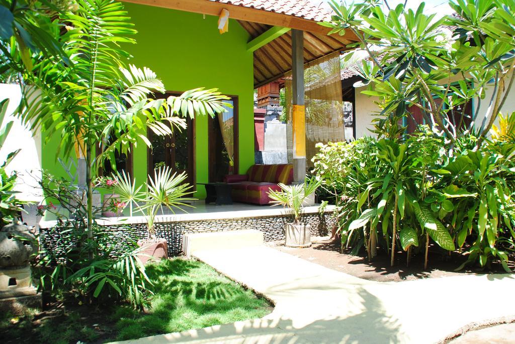 Kubu Sari Guest House Пемутеран Номер фото